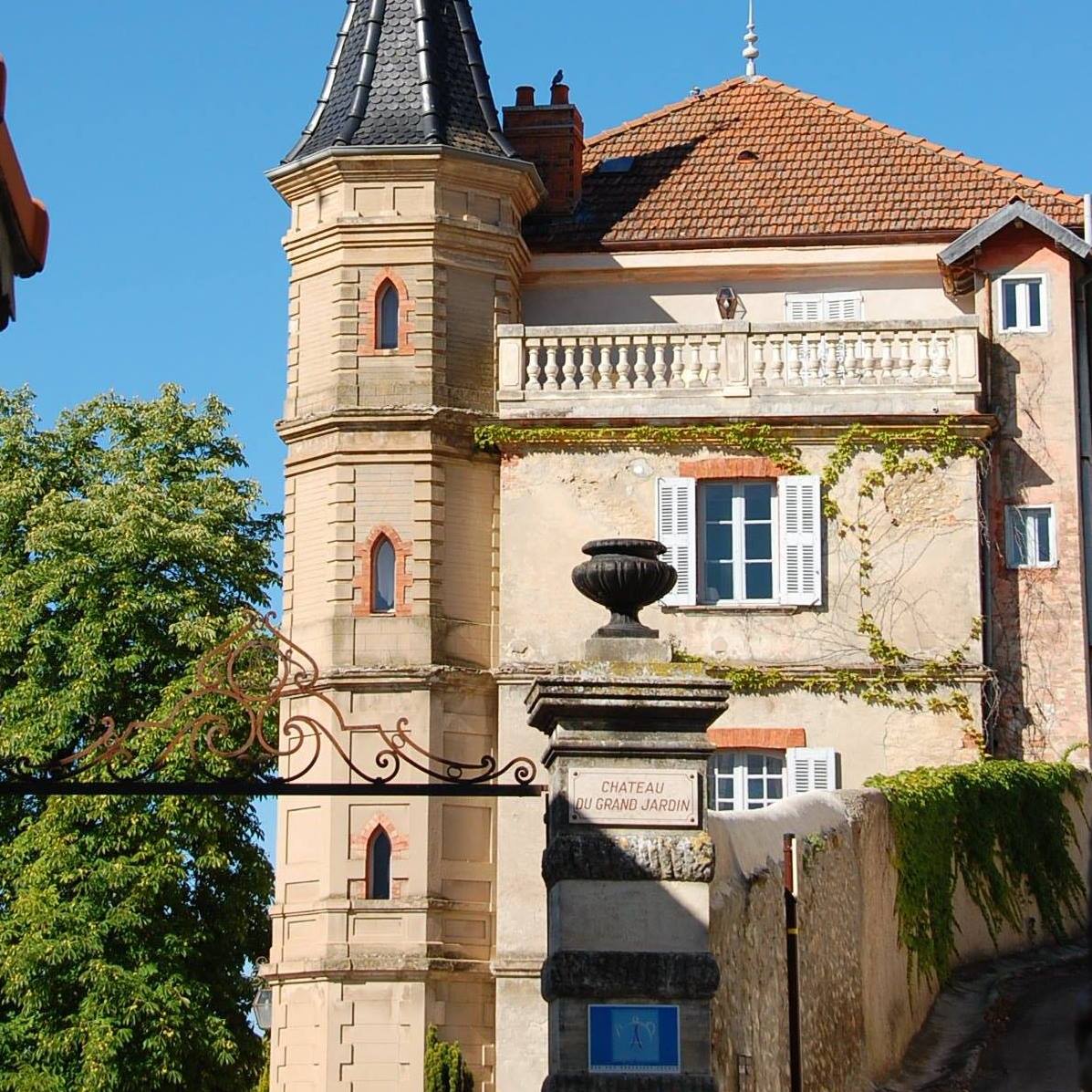 Château du Grand Jardin sur le plateau de Valensole