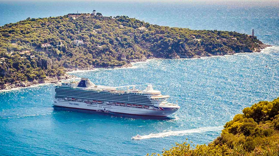 Private cruise transfer at the Port of Cannes